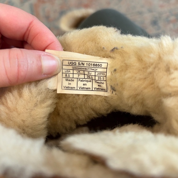 UGG Naiyah Lace-Back Genuine Leather Suede Shearling Boot Women’s - Picture 10 of 11